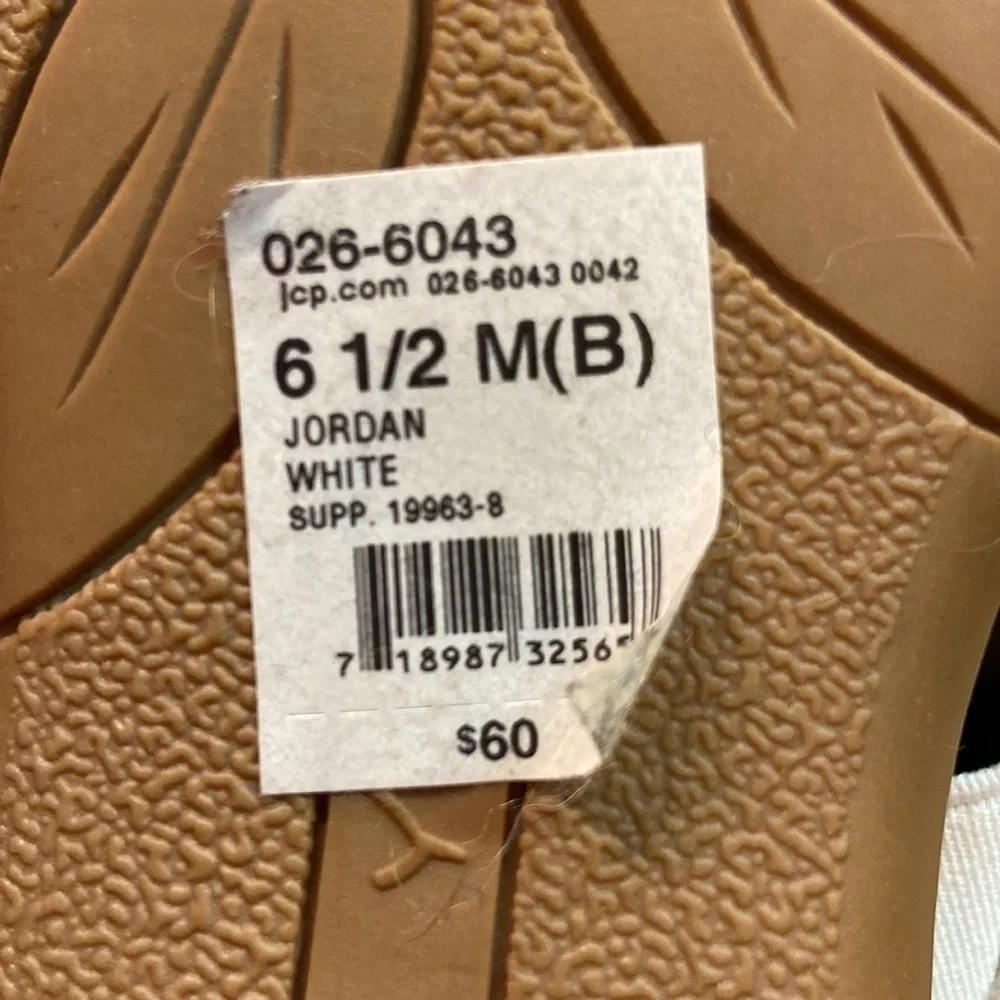 Yuu White Slide/Sandal “Jordan” NWOT